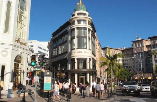 Hollywood Apartment | Spacious Hollywood Home Sunset View-Free Parking 10mins to Universal Studios