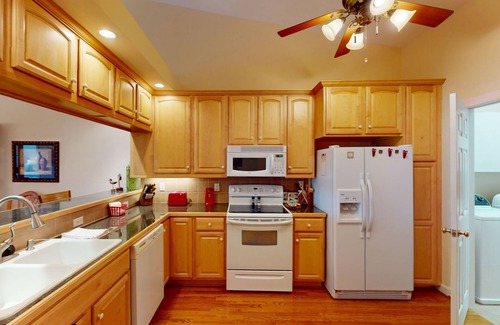Huddleston House | Spacious home w/shared pool, tennis & basketball courts.