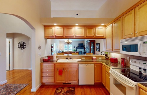 Huddleston House | Spacious home w/shared pool, tennis & basketball courts.