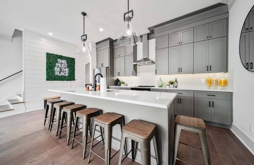 Eastwood House | Spacious Luxe Nash Home 🌟4BR Sleep 12🌟Theatre Room💥