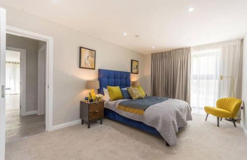 Livesey Apartment | Spacious Modern 3 Bed Apartments in London Bridge with Netflix and Free Carpark