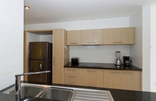 La Carolina Apartment | Spacious, modern, GREAT LOCATION netflix, wifi, cable, 2BEDROOM, 2BATHROOM