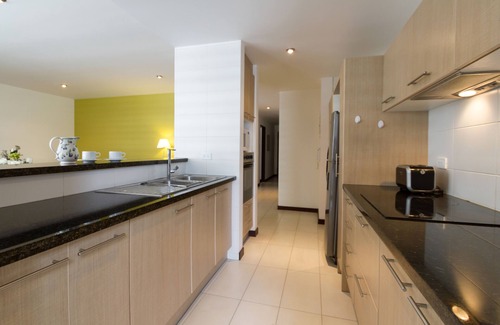 La Carolina Apartment | Spacious, modern, GREAT LOCATION netflix, wifi, cable, 2BEDROOM, 2BATHROOM