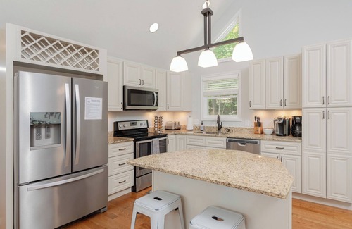 Massanutten House | Spacious Modern Retreat w/Game Room, Huge Deck & Resort Access in Massanutten