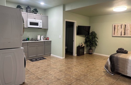 Tulare Apartment | Spacious Modern Studio with a private entrance nearby Sequoia N Park