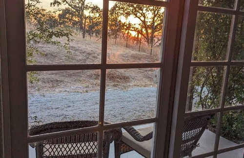 Squaw Valley House | Spacious Modern Vacation Home near Kings Canyon N.P. EV Charging Fast Wifi.