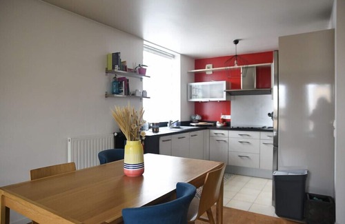 Montreuil Apartment | Spacious nest of 80 m² crossing and bright