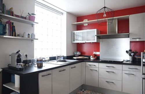 Montreuil Apartment | Spacious nest of 80 m² crossing and bright