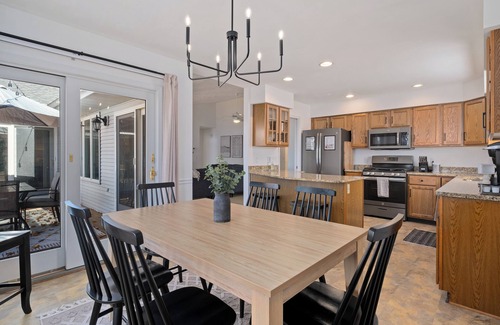 Canadian Lakes House | Spacious, newly furnished 4-bedroom beachfront house in Canadian Lakes