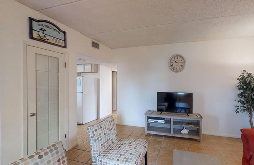 South Padre Island Condo | Spacious oasis near the beach with balcony, pool & hot tub