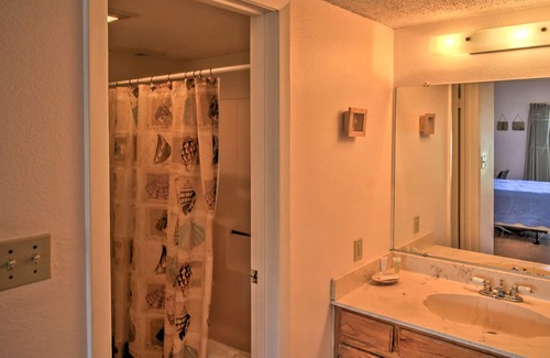 South Padre Island Condo | Spacious oasis near the beach with balcony, pool & hot tub