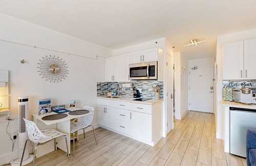East Daytona Apartment | Spacious oceanview studio condo with pool, beach access and washer/dryer
