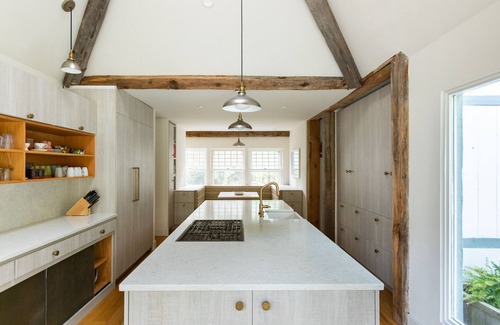 East Hampton House | Spacious Open Floor Plan on 1.5 Acresnn