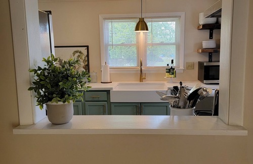 Speculator House | Spacious Retreat, High Speed Wi-Fi! Walk To Lake and Camp of the Woods!