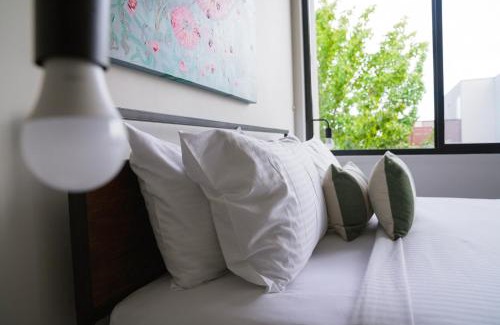 Richmond North House | Spacious Richmond Home - Walk to MCG, Venues & CBD