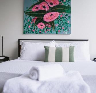 Richmond North House | Spacious Richmond Home - Walk to MCG, Venues & CBD