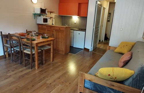 Orcieres-Merlette Apartment | Spacious Studio for 6, Ski-In/Ski-Out, Near Shops & Sports Center in Orcières