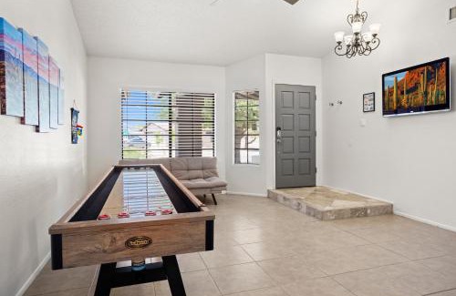 Scottsdale Vista North Apartment | Spacious stunning ranch house, hot-tub and private basketball court, near WestWorld, TPC