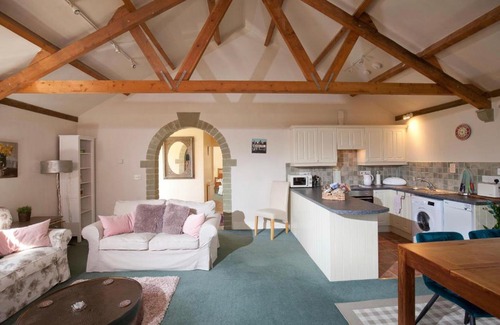 Swallowcliffe House | Spacious Swallow Cottage