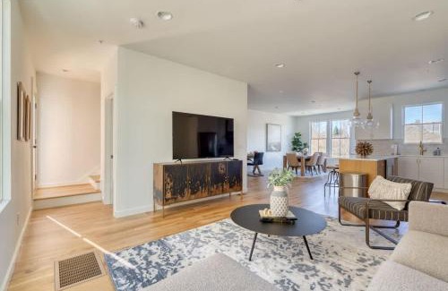 North Tabor House | Spacious Townhome Combination for the Whole Family