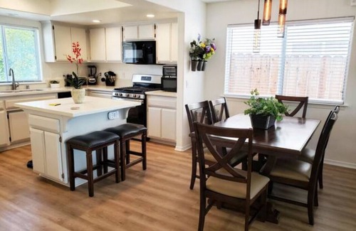 Oceano House | Spacious Whole Residence w/Bikes-Close to Beach!