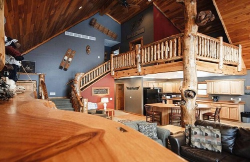 Spring Brook House | Spacious Wis Dells House (The Bear Paw.)