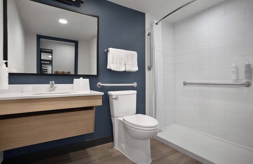 Montbello Hotel | Spark by Hilton Denver East I 70