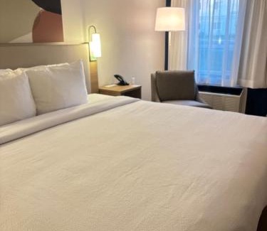 Gateway Hotel | Spark by Hilton Toronto Mississauga