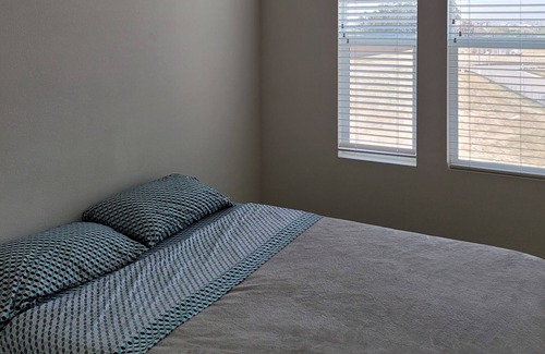 Riverpark House | Spectacular 2 bedroom townhome located directly off the 101 Hwy