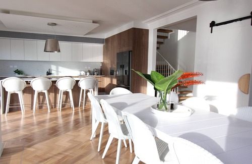Cronulla House | Spectacular 5 Bedroom Ocean Front Home - Ranked in top 20 beach houses in NSW!