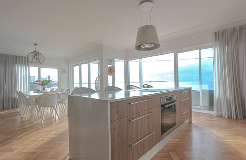 Cronulla House | Spectacular 5 Bedroom Ocean Front Home - Ranked in top 20 beach houses in NSW!