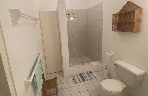 Mount Pleasant Bay Villa | Spectacular harbour view 8 minute walk to the beach