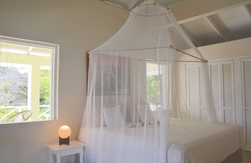 Mount Pleasant Bay Villa | Spectacular harbour view 8 minute walk to the beach