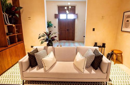 Centro Apartment | Spectacular newly remodelled Colonial House with plunge pool