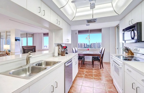 Vanderbilt Beach Apartment | Spectacular penthouse end unit!