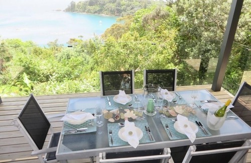 Waiheke Island Apartment | SPECTACULAR SEA VIEWS! New Modern Apartment overlooking Bay.