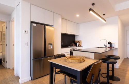 South Brisbane Apartment | Spectacular views, king bd plus single bed & parking