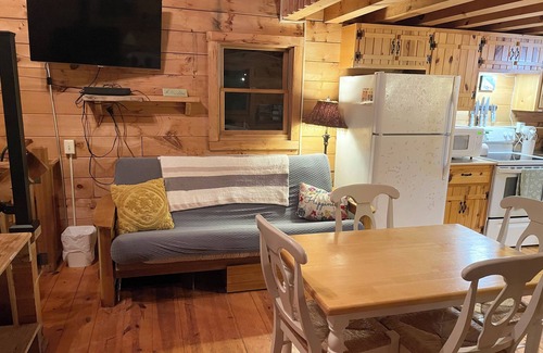 La Pointe Cabin | Spirit Lodge- Log Cabin with Large front porch
