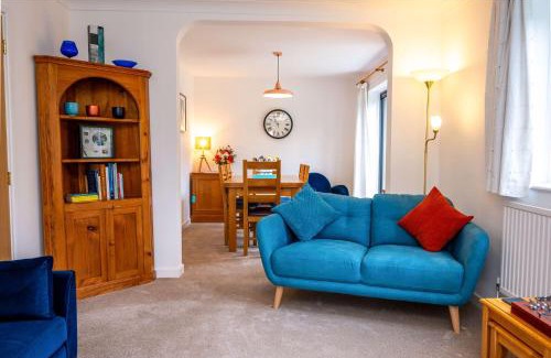 Bradley Stoke House | Splendid House Great Location to WAVE Surf & South West Water Park - Super Garden By StayStaycations