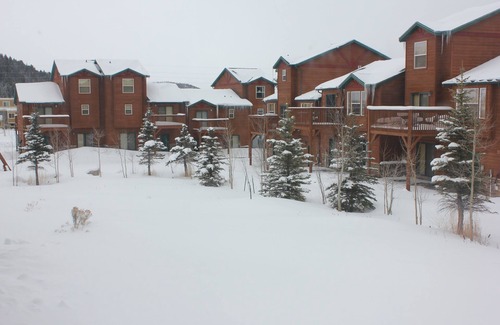 Summit Cove Condo | SPRING BREAK SPECIAL! Perfect Family Getaway! Amazing Indoor Pool & Hot Tub