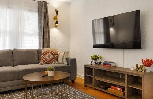 East Peoria House | Springfield · 5Queens+1TwinFuton: East Peoria-Perfect for Lrg Groups