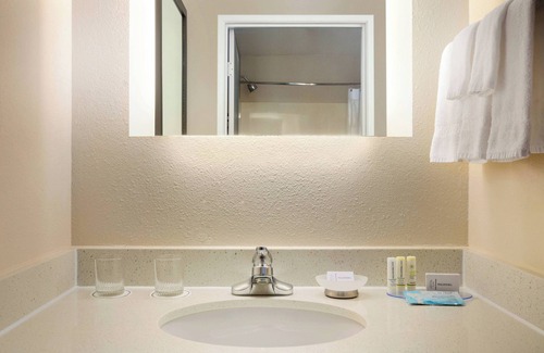 North Mountain Hotel | SpringHill Suites Phoenix North