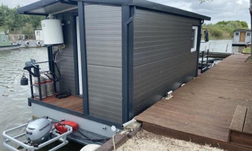 Tiszaorveny Boat Rental | Stég Úszóházak