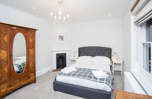 St Albans House | St. Alban (Standard King Room with Shower En-suite and Cathedral View)