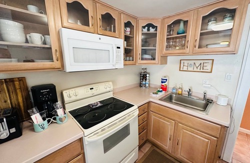 Don Cesar Cottage | St Pete Beach Don Cesar 1/1 WiFi Parking