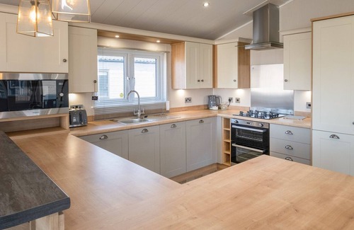 Treator Cabin | ST PETROCS 8, pet friendly, luxury holiday cottage in Padstow