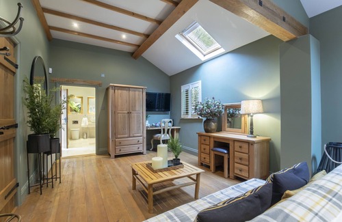 Shurdington Bed & Breakfast | Stable Lodge Boutique B&B
