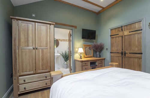 Shurdington Bed & Breakfast | Stable Lodge Boutique B&B