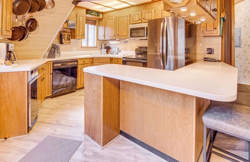 Pine Mountain Club Cabin | 'Star House' Unique Home w/360 Mountain Views!