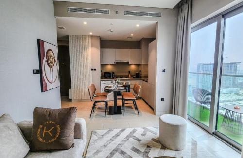 Dubai Apartment | STAY BY LATINEM Luxury 1BR Holiday Home CVR B2810 near Burj Khalifa